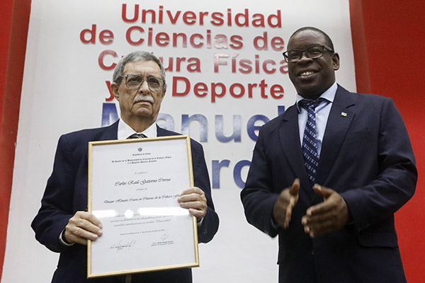 Carlos Gattorno, impulsor de Marabana, recibe el título de Doctor Honoris Causa